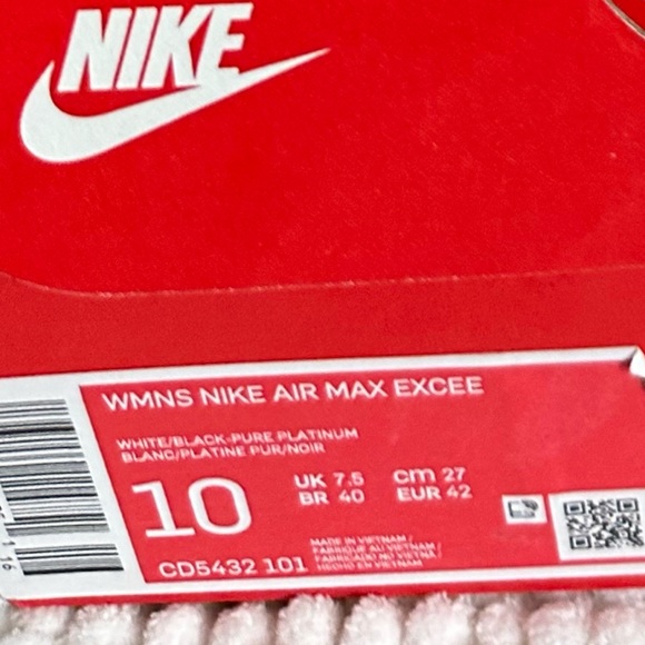 NEW. Women’s Nike Air Max Excee White Sneakers Size 10 - Picture 12 of 14